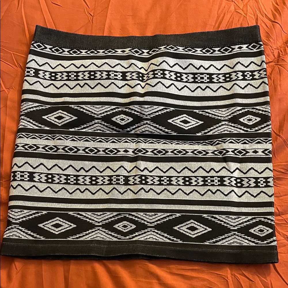 Aeropostale Black and White Geometric Mini Skirt